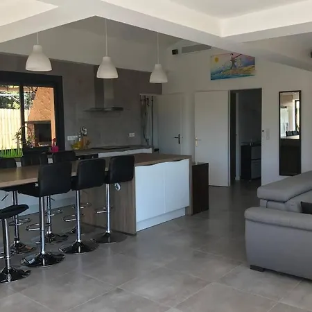 Villa Familiale Avec Piscine Et Climatisation * Antibes