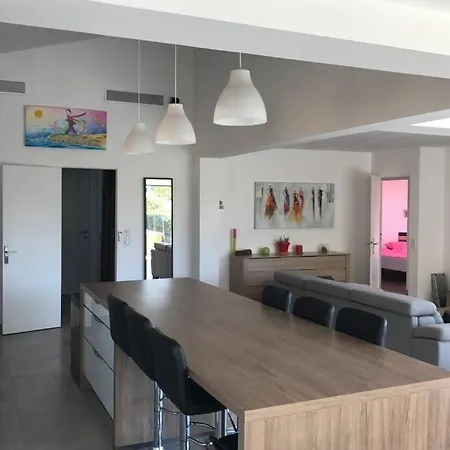 Villa Villa Familiale Avec Piscine Et Climatisation *