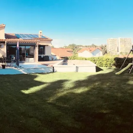 Villa Familiale Avec Piscine Et Climatisation Villa Antibes
